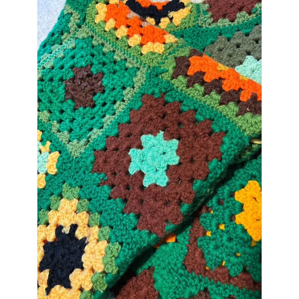 VTG‎ Handmade Granny Square Crochet Throw Blanket Green Retro Cottagecore 58x44